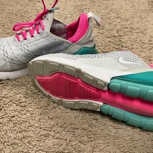 Nike Women's Grey Pink Air Max 270 Running Shoe